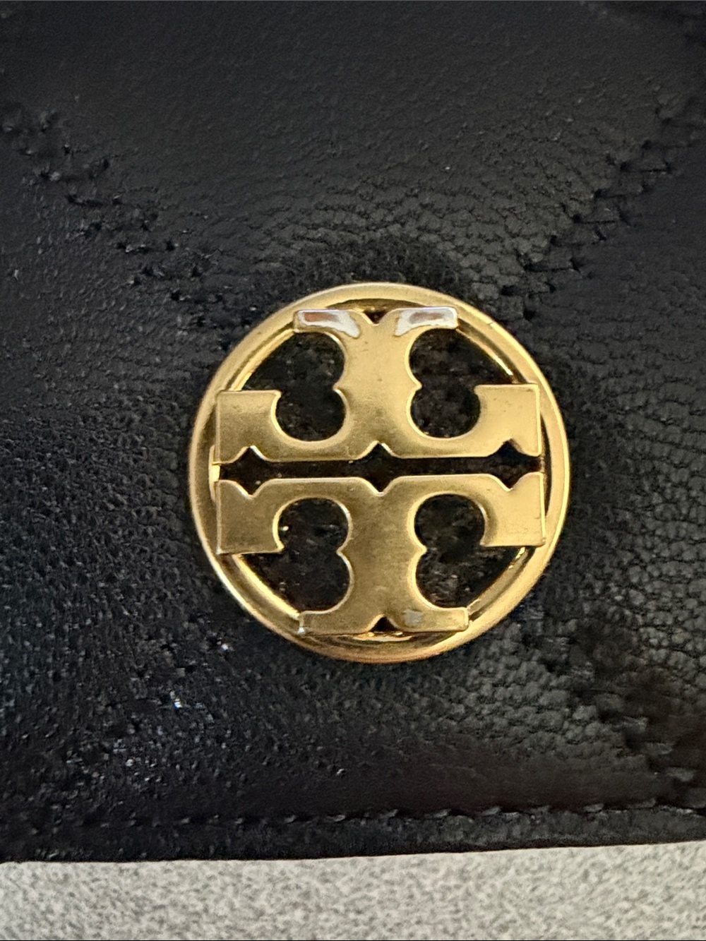 Tory Burch Willa Medium Wallet with Gold Logo - Picture 3 of 6